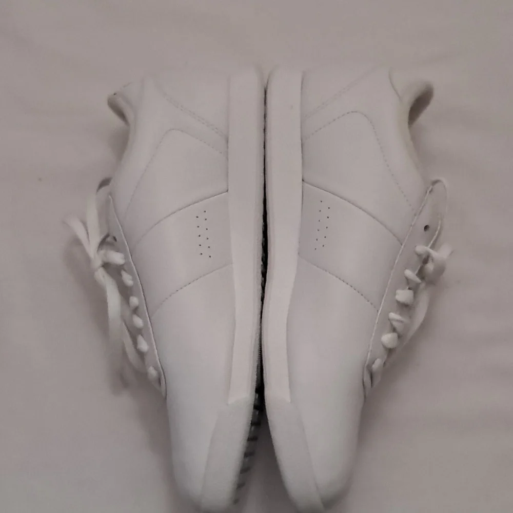Reebok Men's Size 10 Leather Classic Sneaker